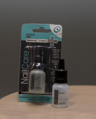Закрепляющий ускоритель высыхания лака с блеском «QUICK DRY»